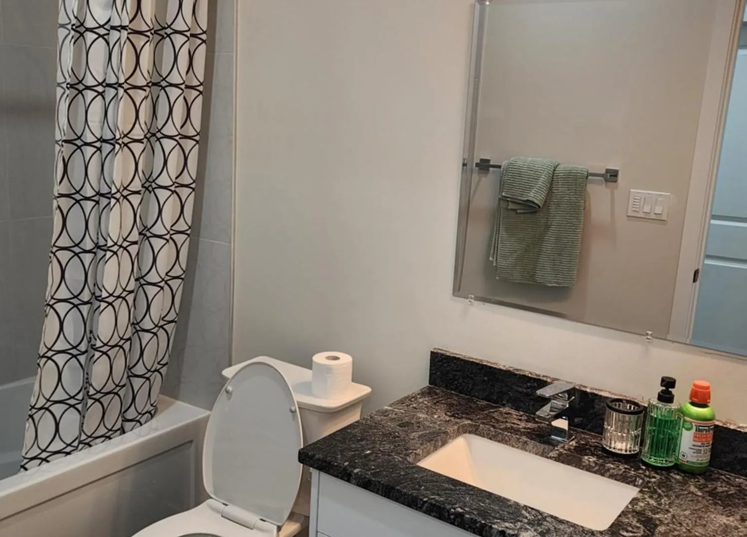 Trendy 2-Bed Oasis Awaits! Apartment Calgary 0*,
