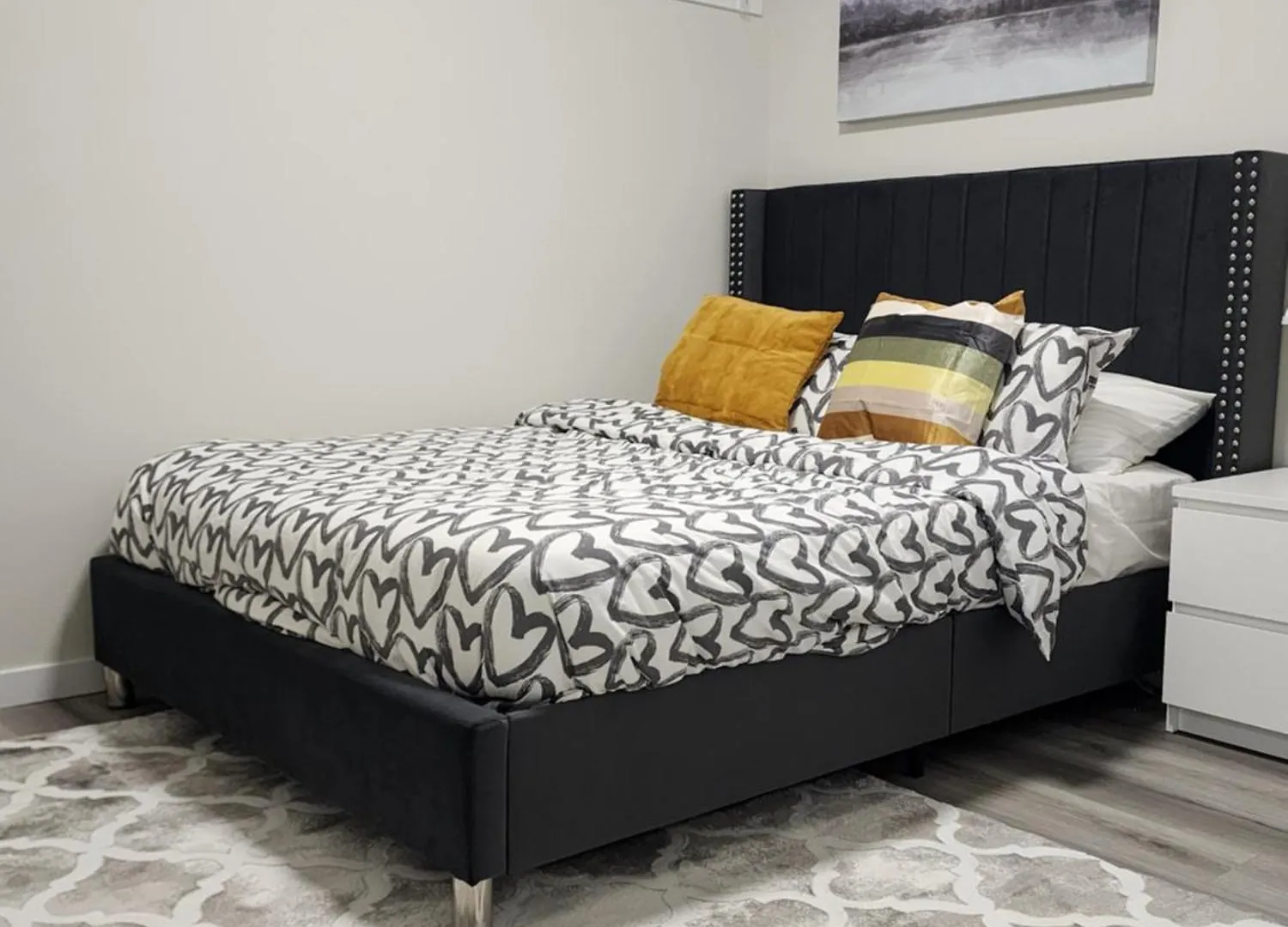 Trendy 2-Bed Oasis Awaits! Apartment Calgary