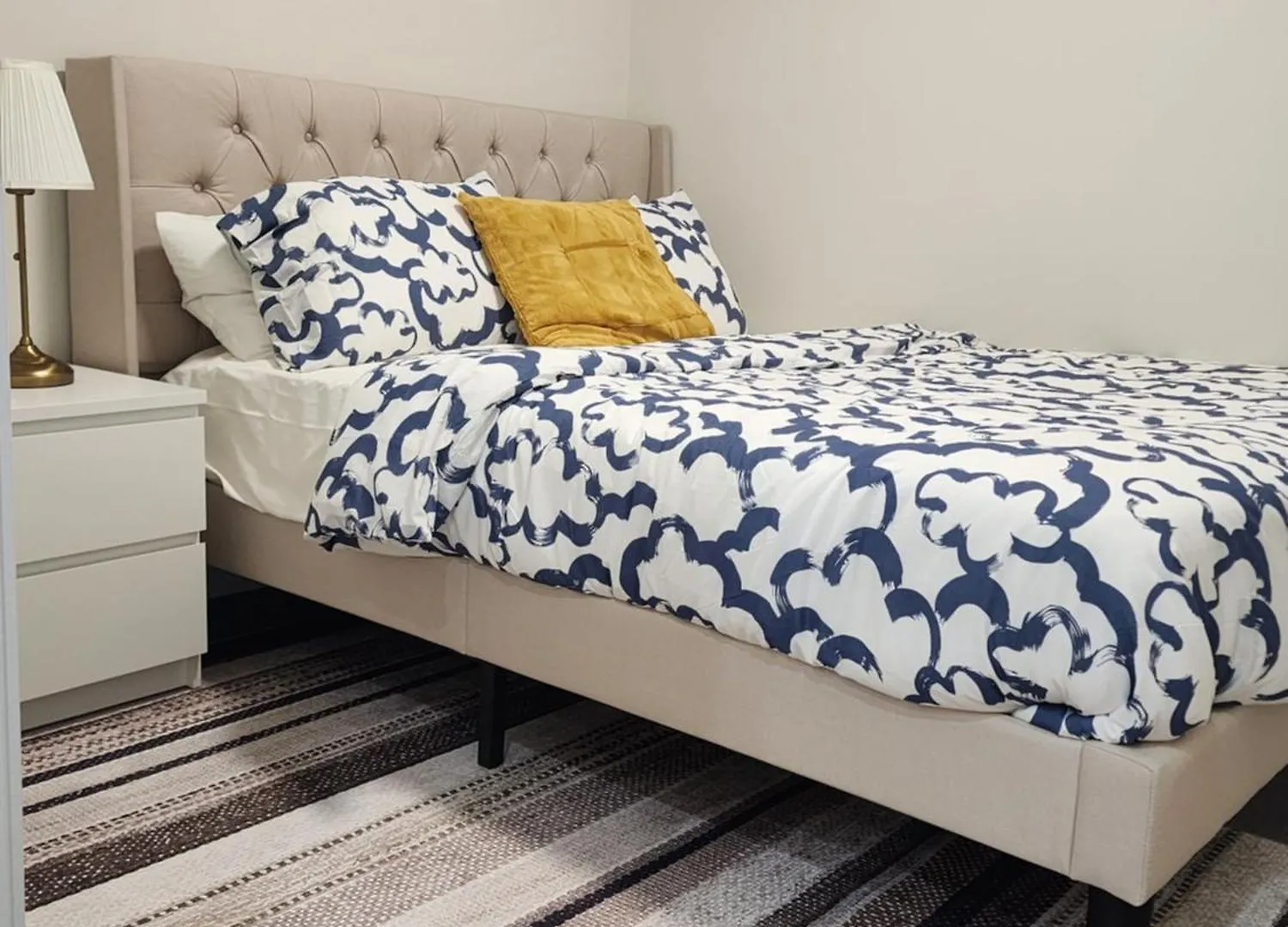 Trendy 2-Bed Oasis Awaits! Apartment Calgary Canada