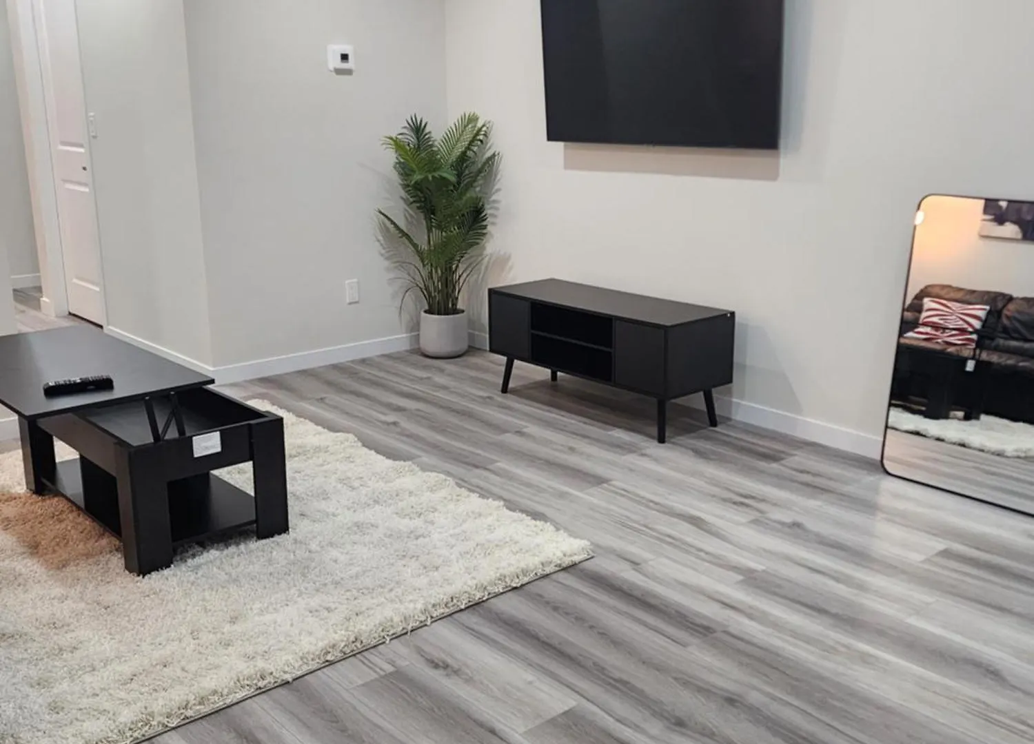 Trendy 2-Bed Oasis Awaits! Apartment Calgary Canada